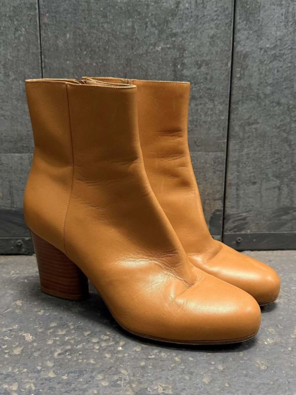 MAISON MARGIELA TAN LEATHER ANKLE BOOTS BOOTIES